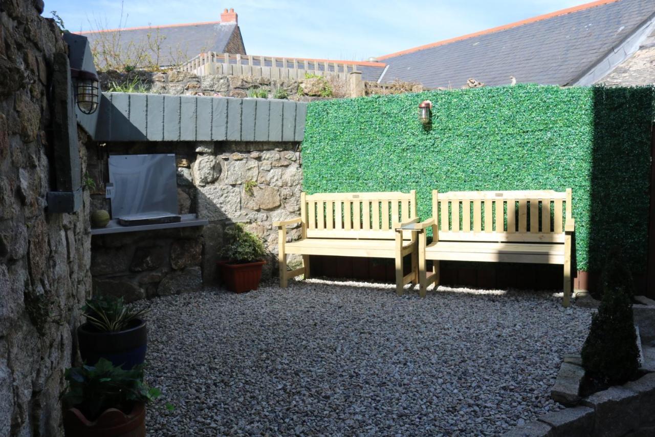 Large Cottage, 3 Beds All En-Suite, Small Village Location Overlooking Mousehole Penzance Exterior foto