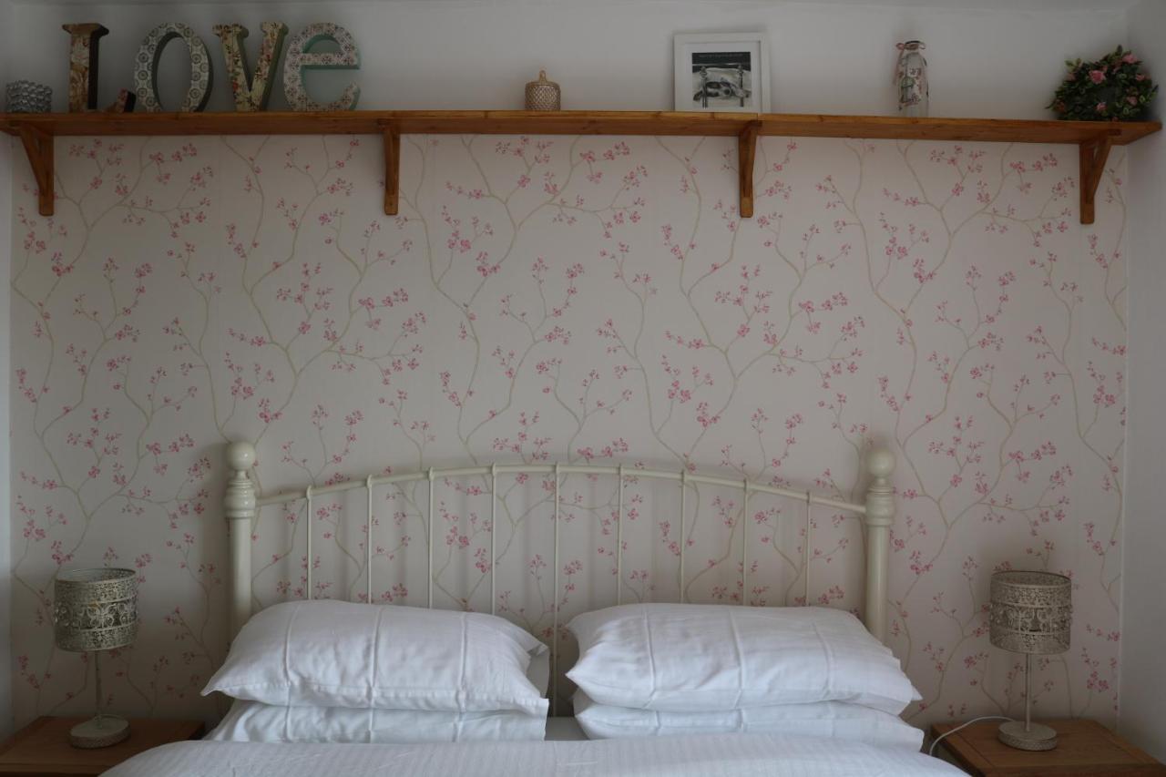 Large Cottage, 3 Beds All En-Suite, Small Village Location Overlooking Mousehole Penzance Exterior foto